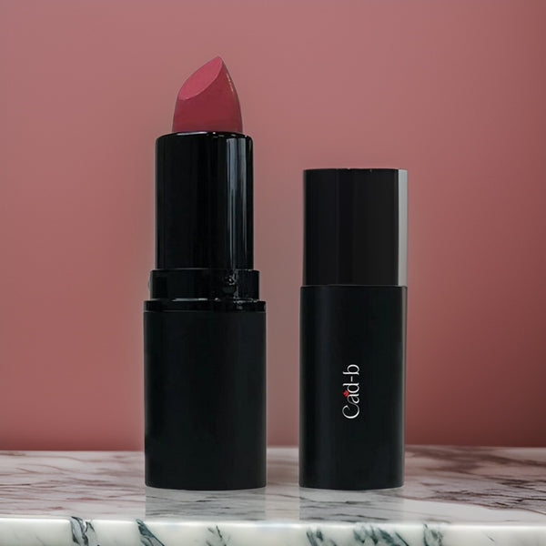 Lápiz labial – Malva cremoso – P024 | Brillo transparente hidratante | Sin parabenos y sin crueldad animal